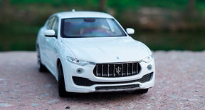 Maserati Levante em Escala 1/24 (Fundido em Liga de Metal)