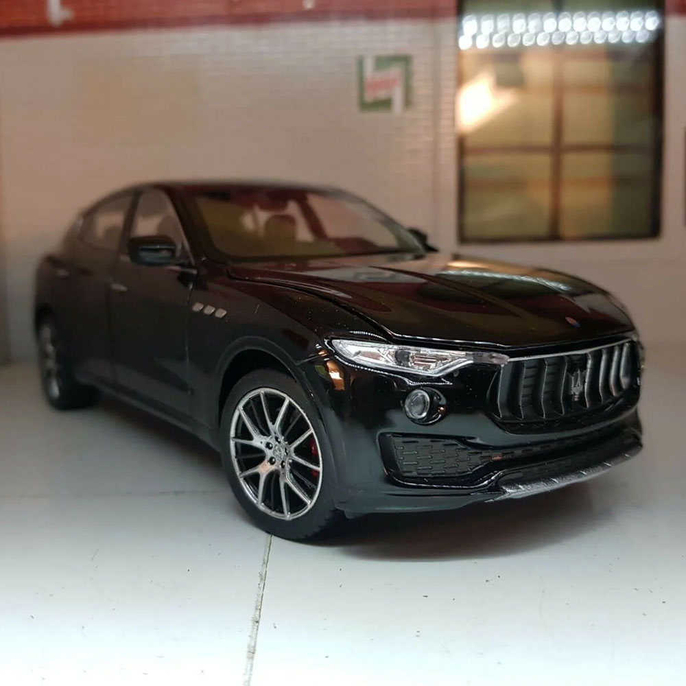 Maserati Levante em Escala 1/24 (Fundido em Liga de Metal)