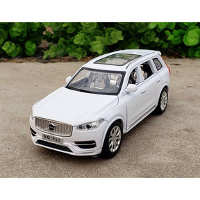 Volvo XC90 em Escala 1/32 com Som, Luz e Fricção (Fundido em Liga de Metal)