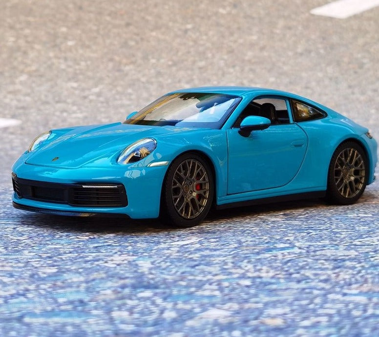 Porsche 911 Carrera (992) em Escala 1/24 (Modelo Fundido em Metal)