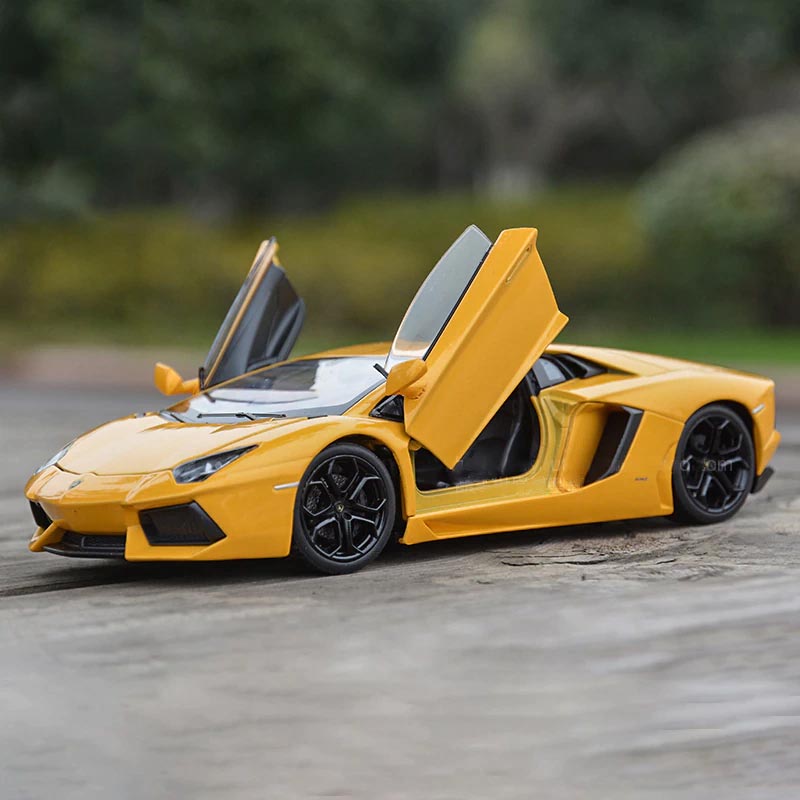 Lamborghini Aventador LP700-4 em Escala 1/24 (Fundido em Liga de Metal)