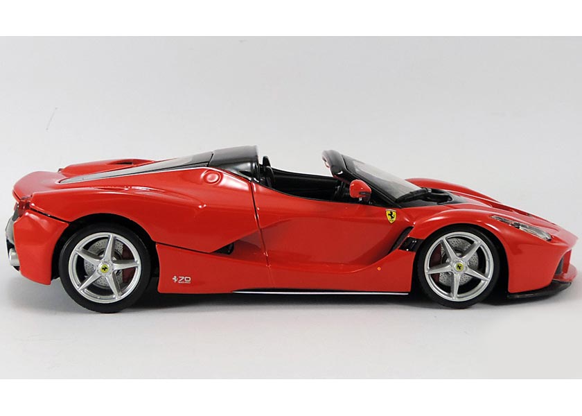 Ferrari LaFerrari Aperta em Escala 1/24 (Fundido em Liga de Metal)