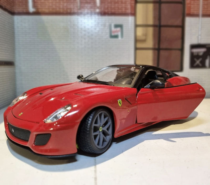 Ferrari 599 GTO em Escala 1/24 (Fundido em Liga de Metal)