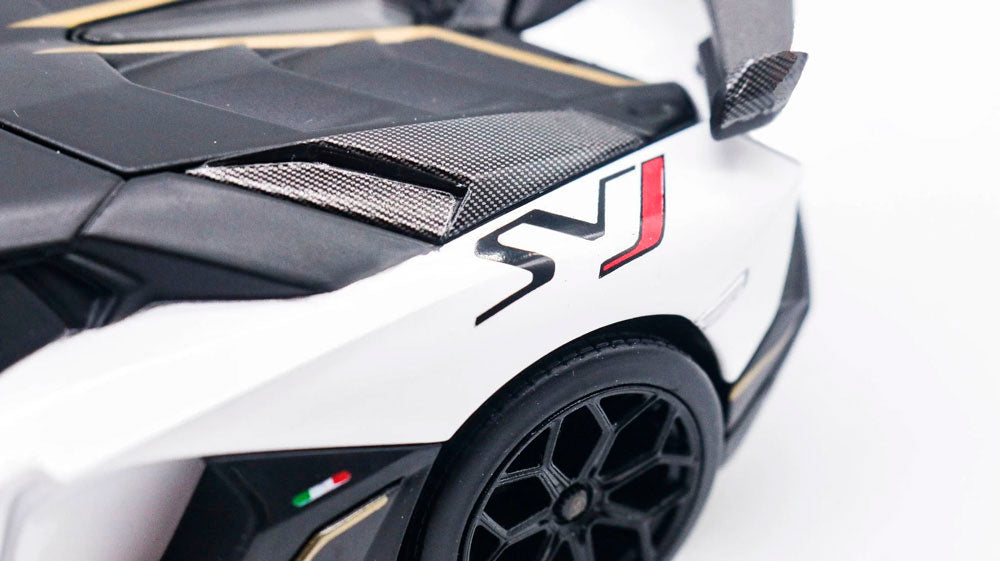 Lamborghini Aventador SVJ63 em Escala 1/24 (Fundido em Liga de Metal)