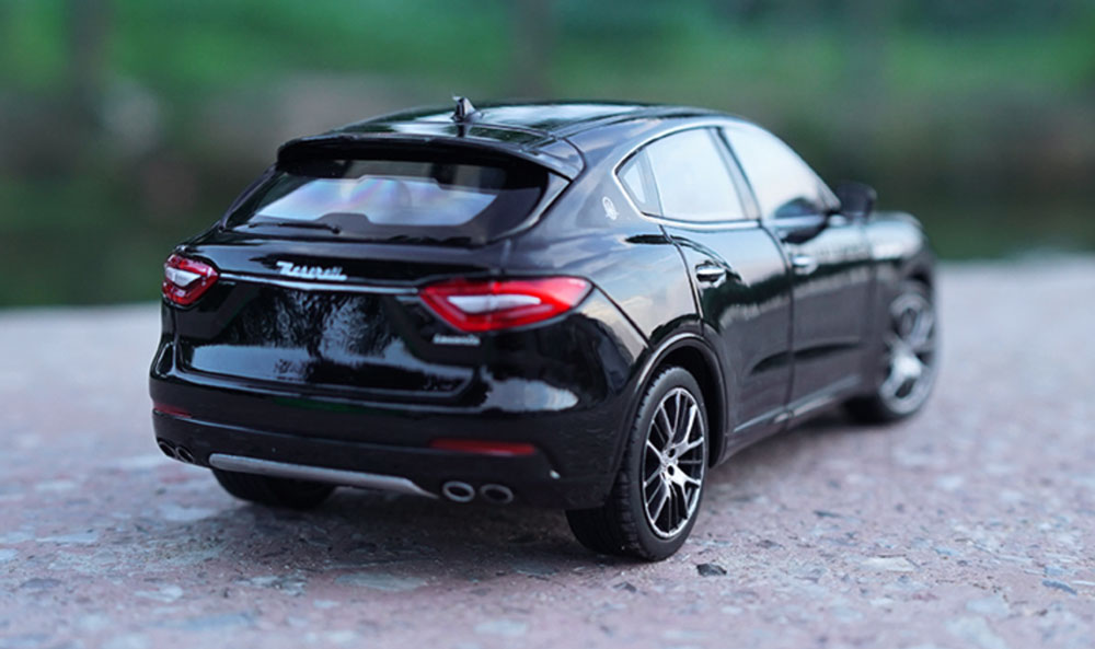 Maserati Levante em Escala 1/24 (Fundido em Liga de Metal)