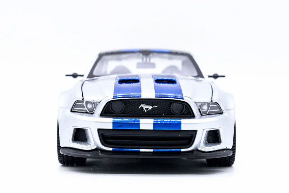 Mustang Shelby GT500 em Escala 1/24 (Fundido em Liga de Metal)