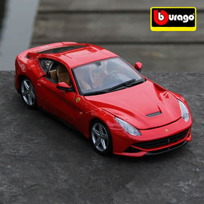 Ferrari F12 Berlinetta em Escala 1/24 (Fundido em Liga de Metal)