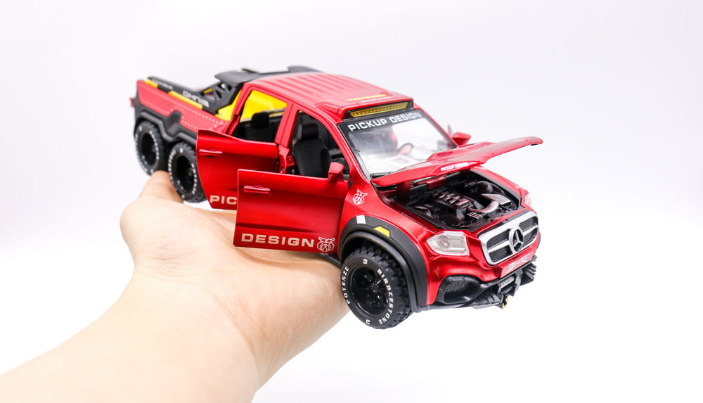 Mercedes X-Class Custom 6x6 em Escala 1/28 (Fundido em Liga de Metal)