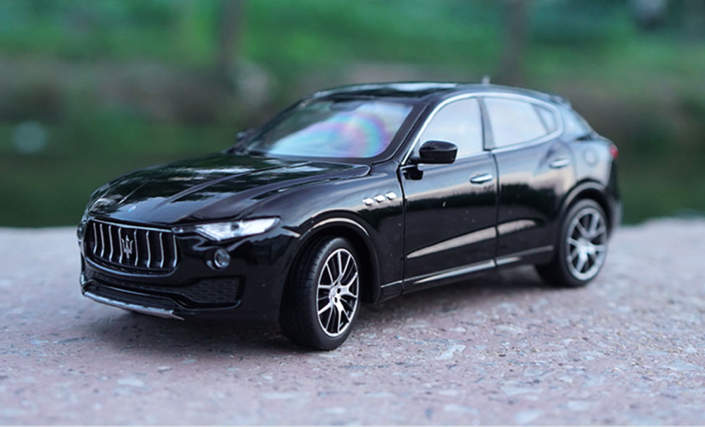 Maserati Levante em Escala 1/24 (Fundido em Liga de Metal)