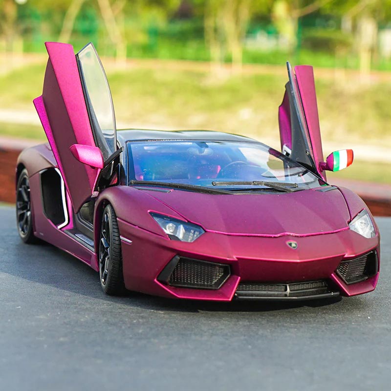 Lamborghini Aventador LP700-4 em Escala 1/24 (Fundido em Liga de Metal)