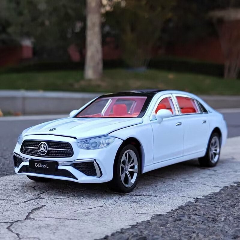 Mercedes-Benz C260L em Escala 1/24 (Fundido em Liga de Metal)