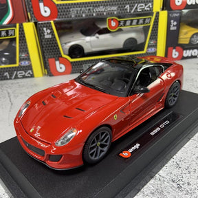 Ferrari 599 GTO em Escala 1/24 (Fundido em Liga de Metal)