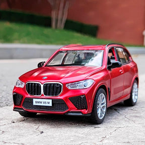 BMW X5M em Escala 1/32 (Fundido em Liga de Metal)