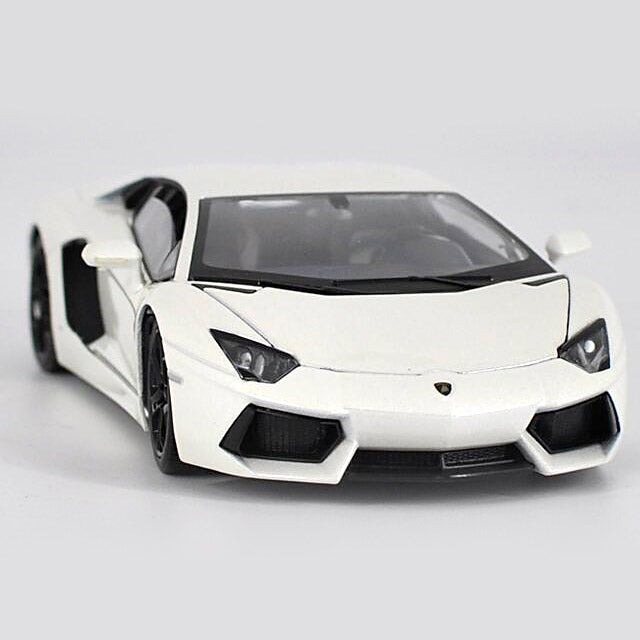 Lamborghini Aventador LP700-4 em Escala 1/24 (Fundido em Liga de Metal)