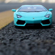 Lamborghini Aventador LP700-4 em Escala 1/24 (Fundido em Liga de Metal)