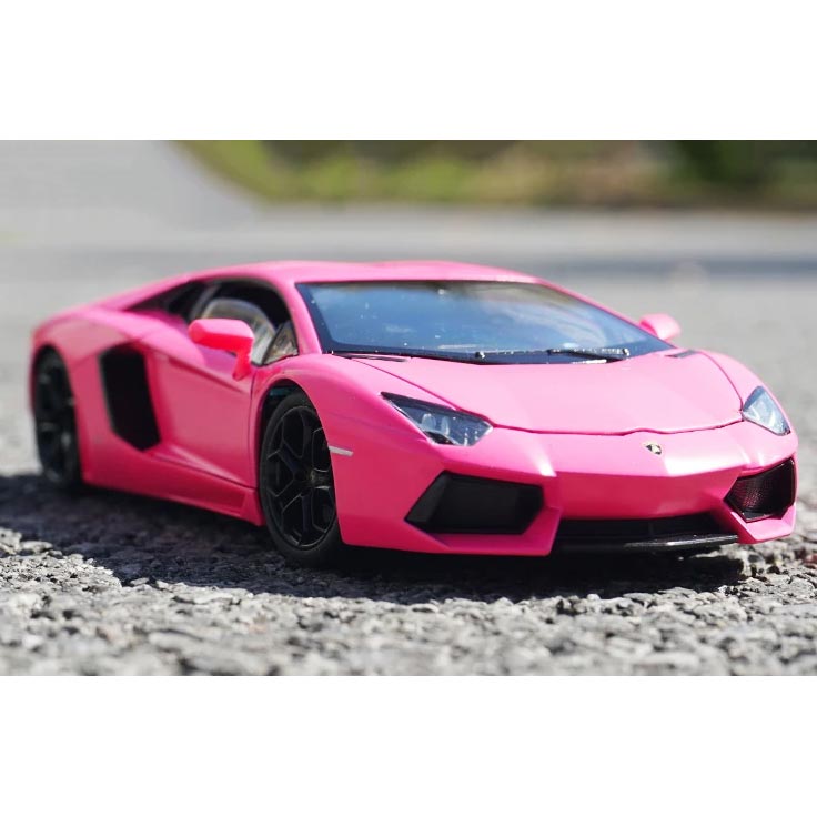 Lamborghini Aventador LP700-4 em Escala 1/24 (Fundido em Liga de Metal)