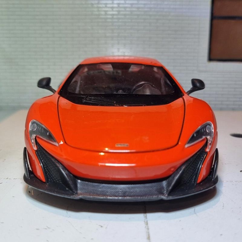 McLaren 675LT em Escala 1/24 (Fundido em Liga de Metal)