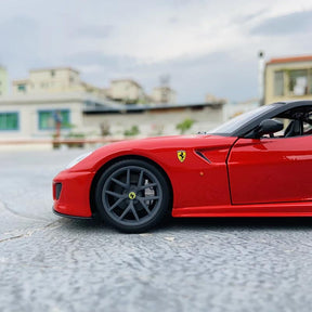 Ferrari 599 GTO em Escala 1/24 (Fundido em Liga de Metal)