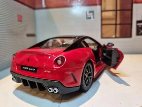 Ferrari 599 GTO em Escala 1/24 (Fundido em Liga de Metal)