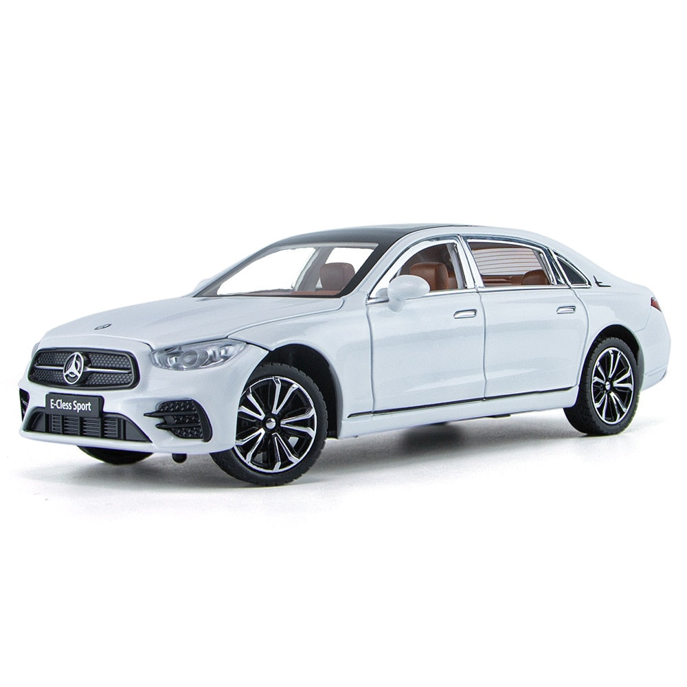 Mercedes Benz E300 Classe E Sport em Escala 1/24 (Modelo Fundido em Metal)