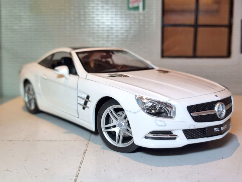 Mercedes SL500 2012 em Escala 1/24 (Fundido em Liga de Metal)