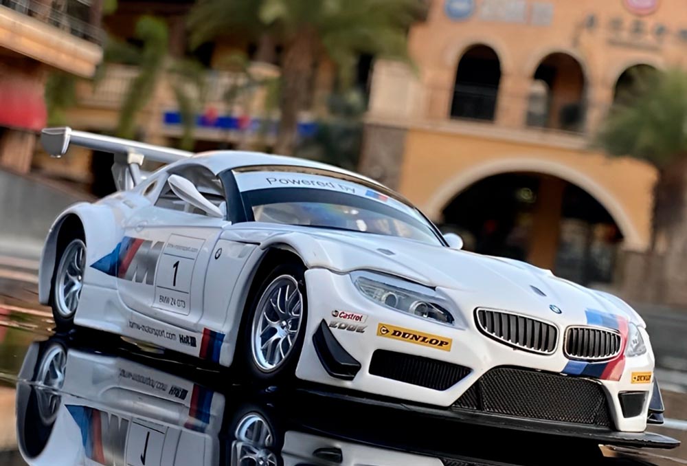 BMW Z4 GT3 em Escala 1/24 (Fundido em Liga de Metal)