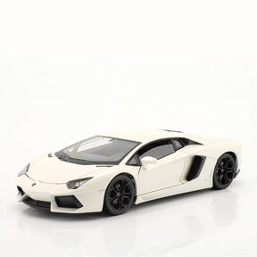 Lamborghini Aventador LP700-4 em Escala 1/24 (Fundido em Liga de Metal)