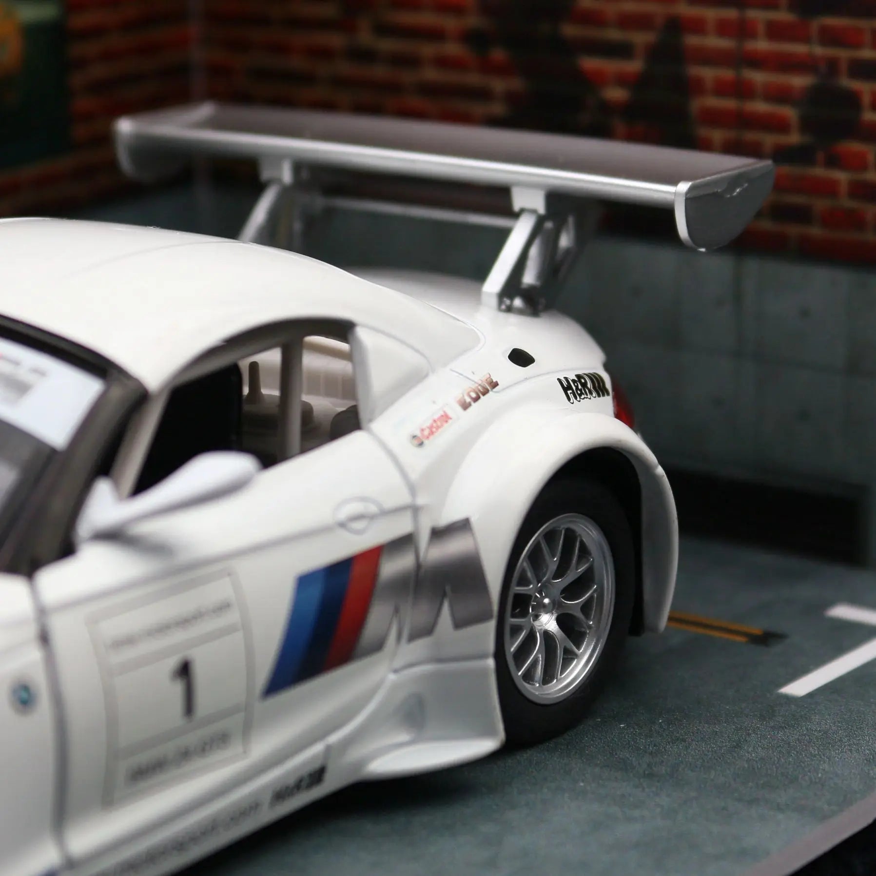 BMW Z4 GT3 em Escala 1/24 (Fundido em Liga de Metal)