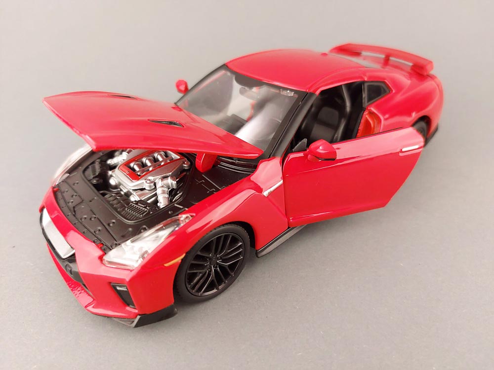 Nissan GT-R R35 2017 em Escala 1/24 (Fundido em Liga de Metal)