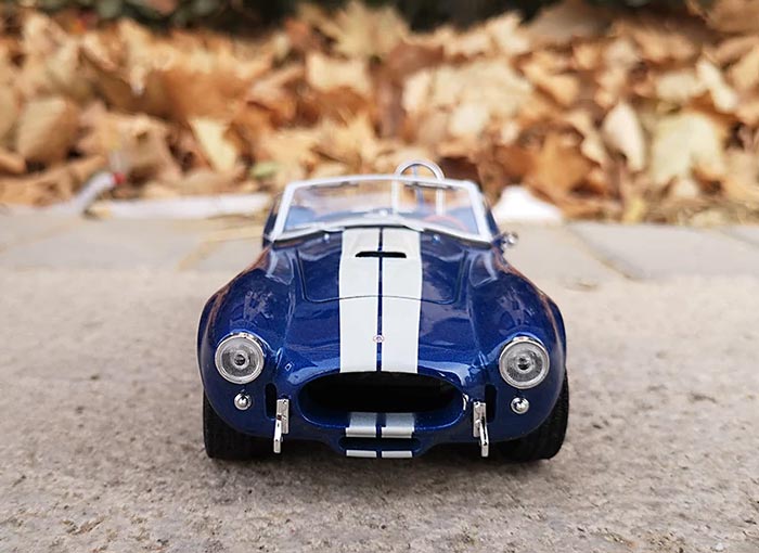 Shelby Cobra 427 S/C 1965 em Escala 1/24 (Fundido em Liga de Metal)