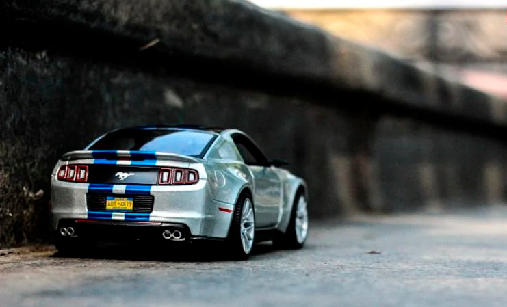 Mustang Shelby GT500 em Escala 1/24 (Fundido em Liga de Metal)