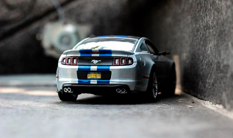 Mustang Shelby GT500 em Escala 1/24 (Fundido em Liga de Metal)