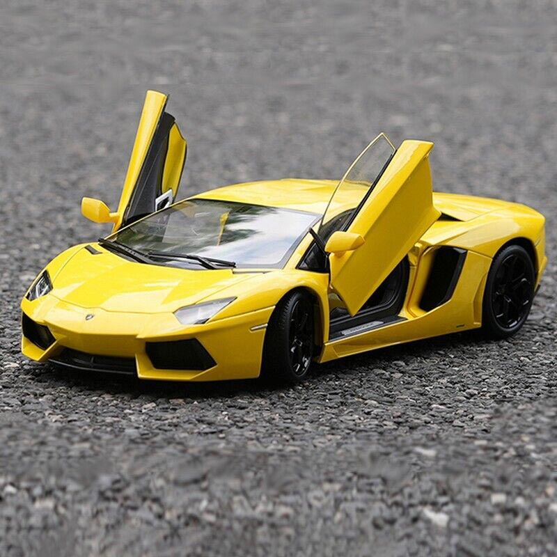 Lamborghini Aventador LP700-4 em Escala 1/24 (Fundido em Liga de Metal)