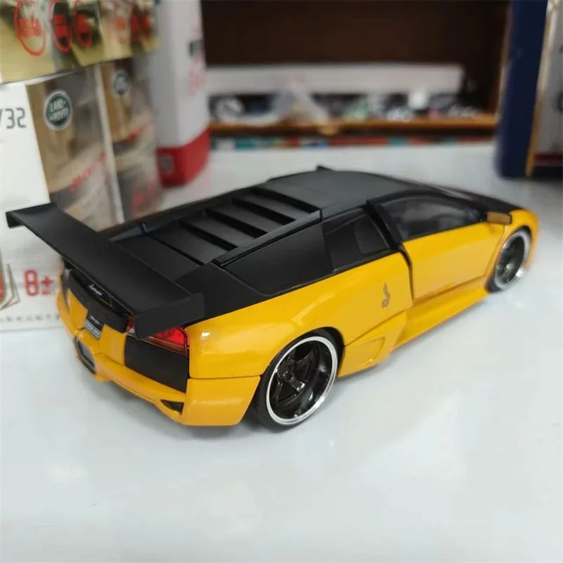 Lamborghini Murciélago LP640 Custom em Escala 1/24 (Fundido em Liga de Metal)