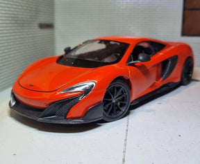 McLaren 675LT em Escala 1/24 (Fundido em Liga de Metal)