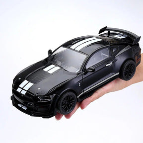 Ford Mustang Shelby GT500 em Escala 1/18 (Fundido em Liga de Metal)