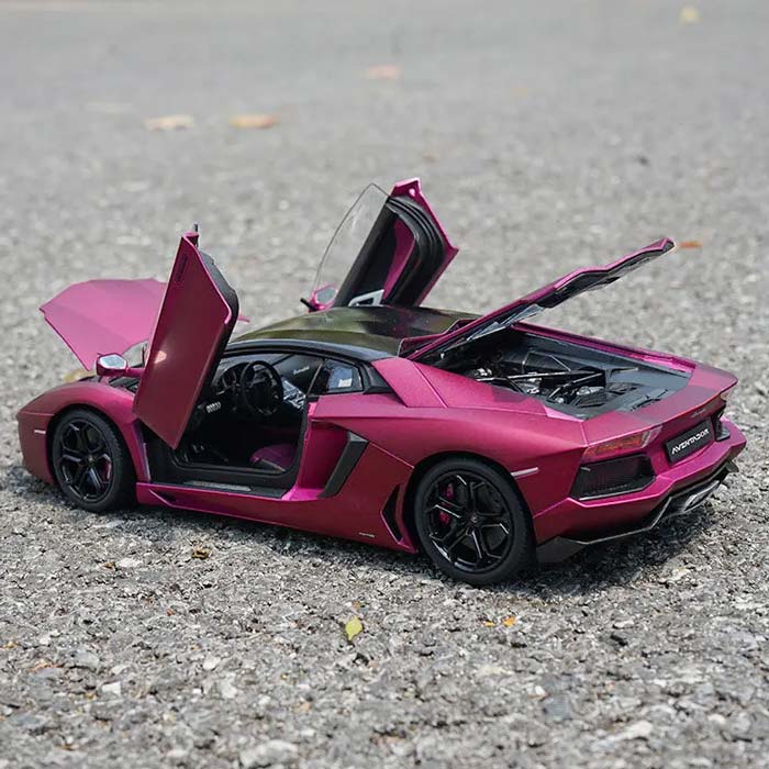 Lamborghini Aventador LP700-4 em Escala 1/24 (Fundido em Liga de Metal)