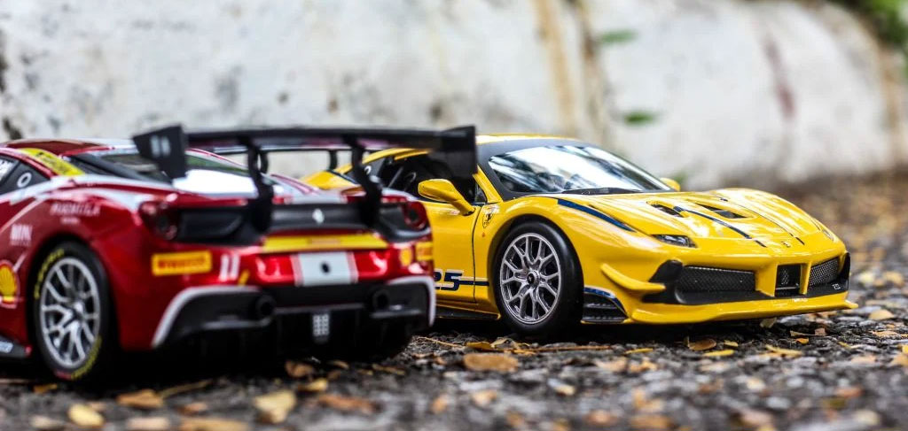 Ferrari 488 Challenge Amarela em Escala 1/24 (Fundido em Liga de Metal)