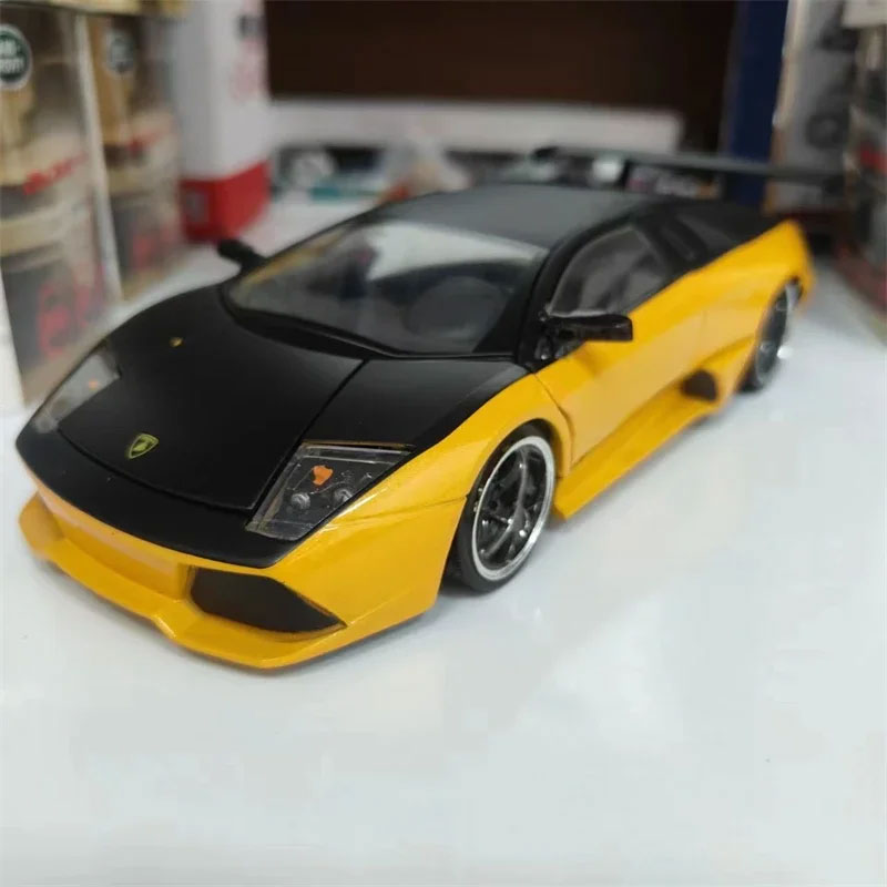 Lamborghini Murciélago LP640 Custom em Escala 1/24 (Fundido em Liga de Metal)