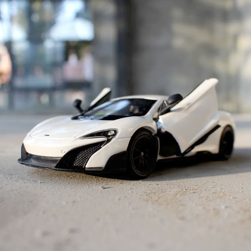 McLaren 675LT em Escala 1/24 (Fundido em Liga de Metal)