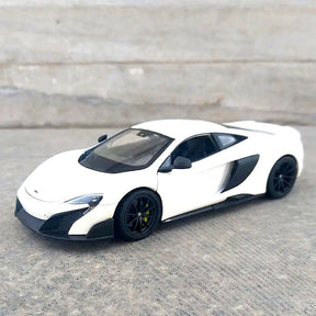 McLaren 675LT em Escala 1/24 (Fundido em Liga de Metal)