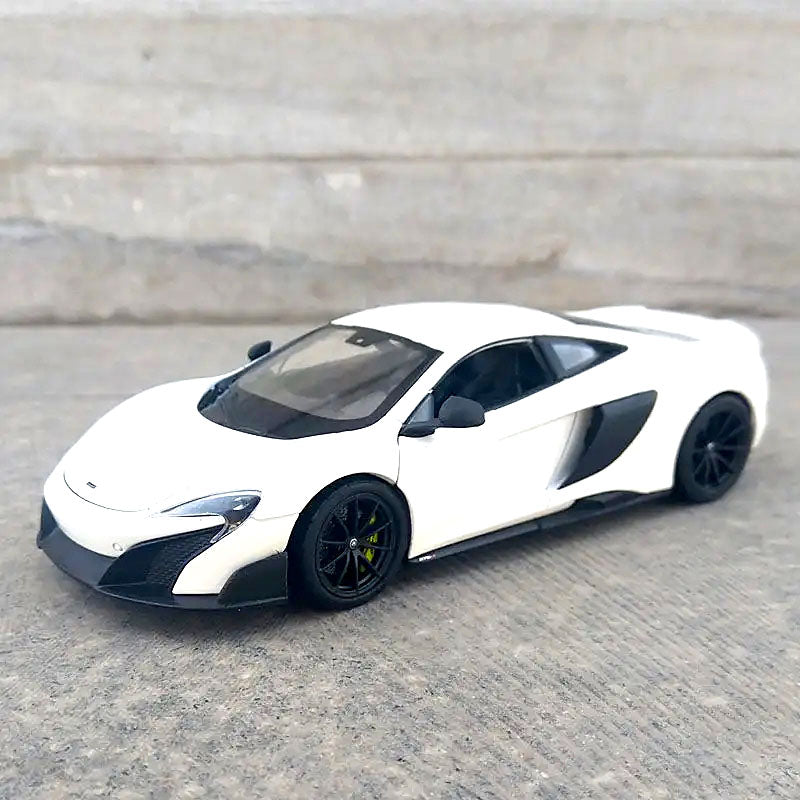 McLaren 675LT em Escala 1/24 (Fundido em Liga de Metal)