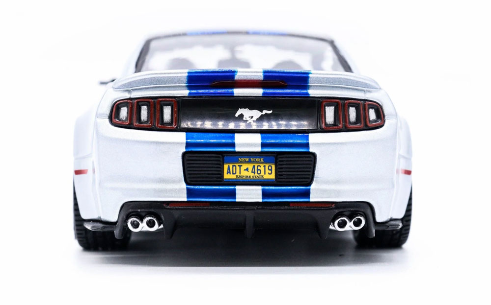 Mustang Shelby GT500 em Escala 1/24 (Fundido em Liga de Metal)